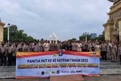 Tabur Bunga di TMP Pada HUT Satpam Ke-42